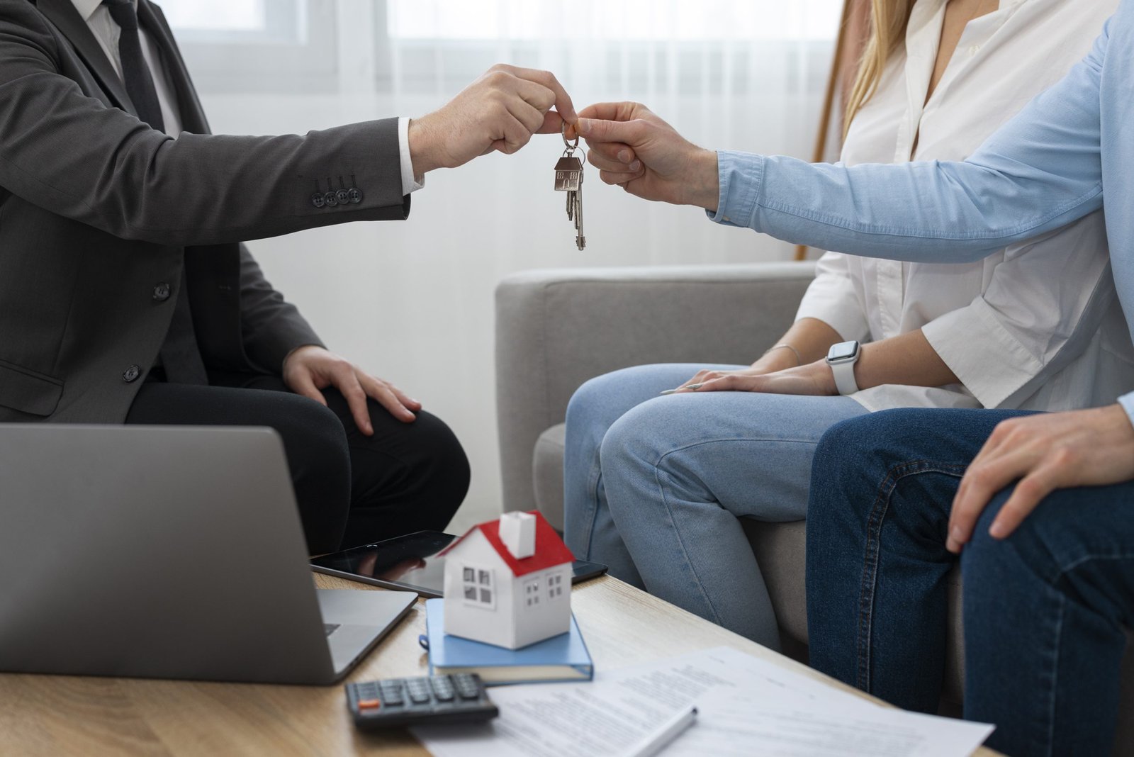 While we strive to place reliable tenants, we understand that sometimes things don’t go as planned. In the event that a tenant violates the terms of their lease, Oracle Management Group handles the eviction process from start to finish, ensuring that it is done legally and efficiently.